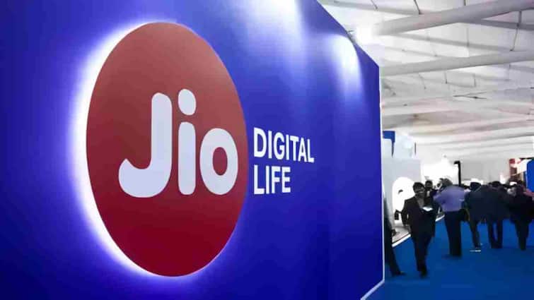 Jio down millions of users are UPSET Facing Problems in Using Both Calling and Internet
